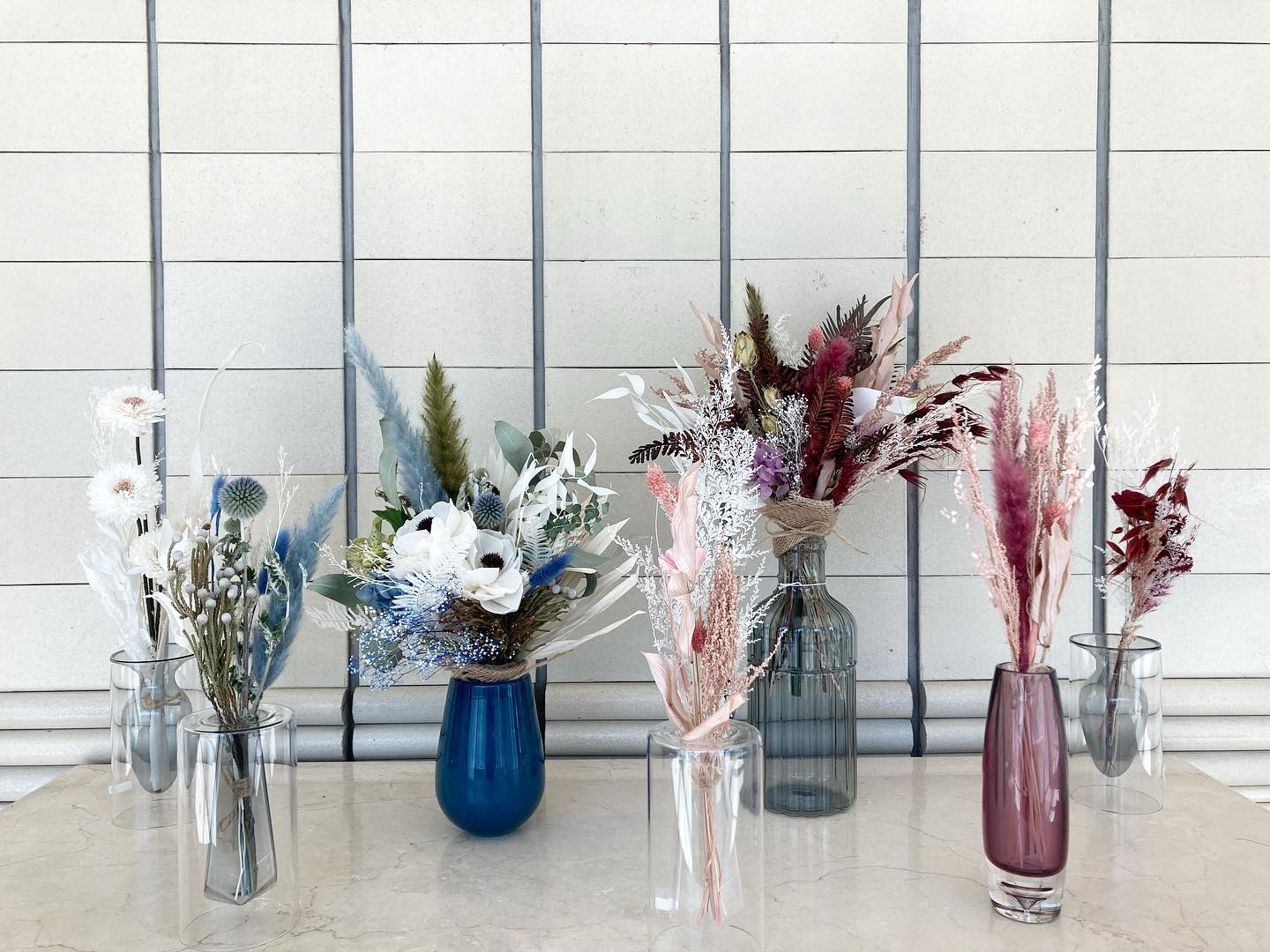岐阜グランド店です本日は、自然の豊かな造形と質感で魅せるプリザーブドのご紹介ですプリザーブドにしか出せない質感！自分のこだわり空間を是非飾って楽しんで頂きたいです。花器とご一緒にいかがでしょうか？　#プリザーブドフラワー #花器#自然素材#自分のこだわり空間#hikarika#岐阜市花屋